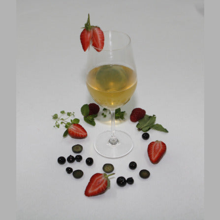 Wine glass containing Dessert Wine Gel made with Special Ingredients Gellan Gum F Low Acyl