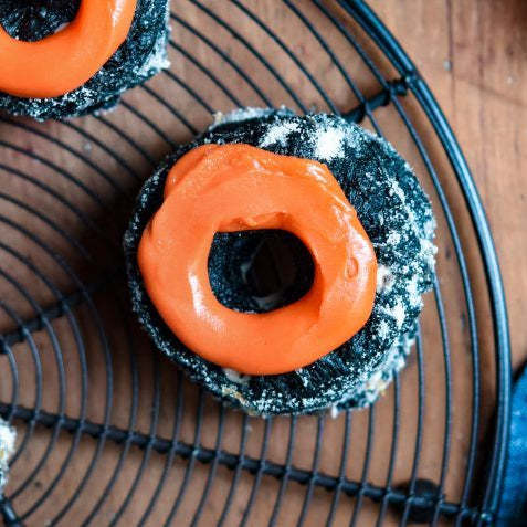 Activated Charcoal Powder: The Secret Ingredient for Striking Black Desserts & Drinks